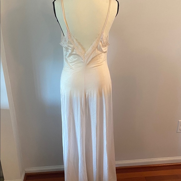 Vintage made in the USA nightgown brand is Val mode small - Picture 6 of 12
